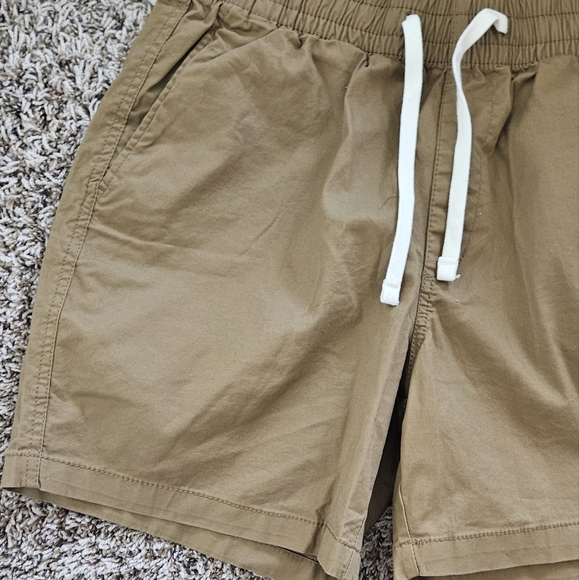 NWT Old Navy Men's Tan Jogger 7 Inch Pull On Shorts - Picture 3 of 5